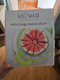 Extra large melon slicer