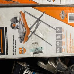 Wet tile saw with stand