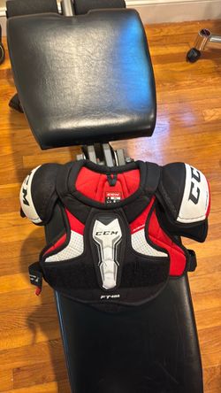 Hockey shoulder pads
