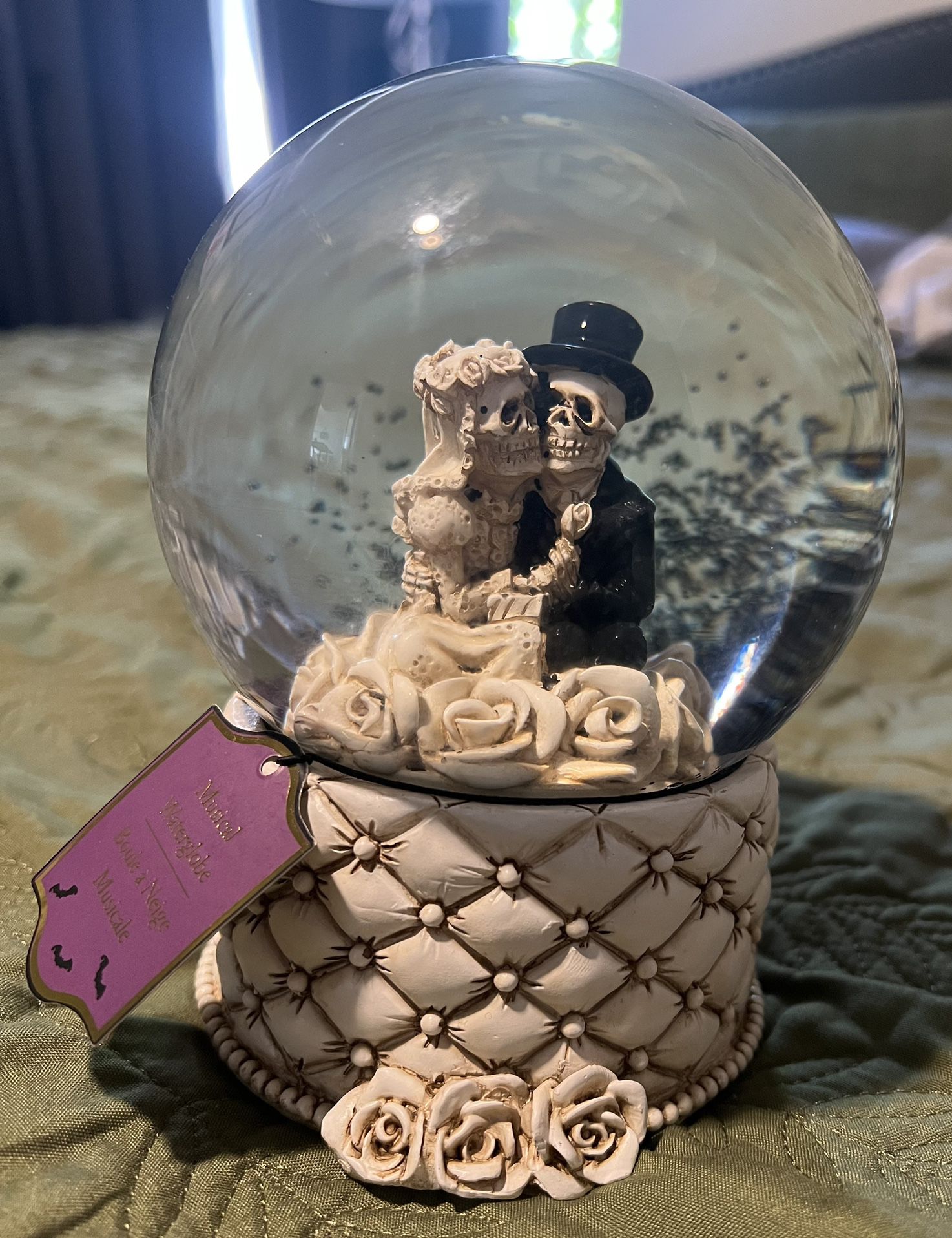 Moonlight Manor musical skeleton bride and groom Snow Globe - New With Tag!