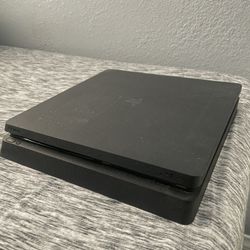 Play Station 4 Slim Bundle