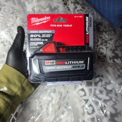 Milwaukee Battery Store Cost Is Over 200.00 Im Willimg To Sell For 130.00 In Packaging Stillù⁷