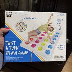 Twist and turn splash game