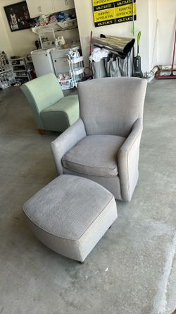 nursery chair BEST OFFER PICK UP ASAP