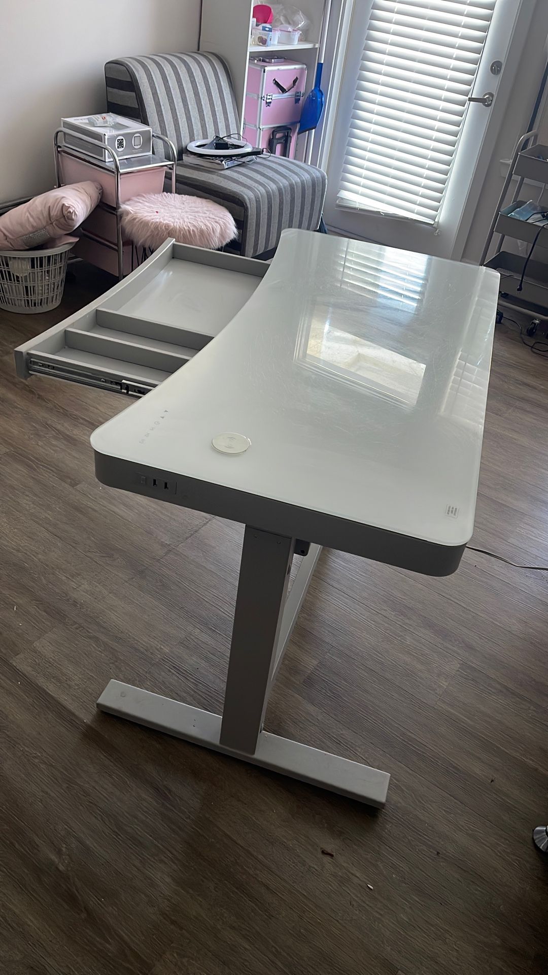 Desk/ Business/Nail Table