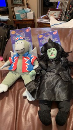 Stuffed wizard of oz dolls