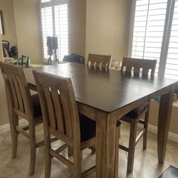 Dining Room Table And Chairs 