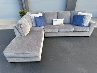 Absolutely gorgeous gray sectional couch !!!