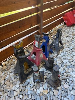 Mixed Lot of Jack Stands and Screw Jacks