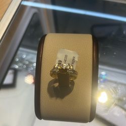 Woman’s Wedding Ring 