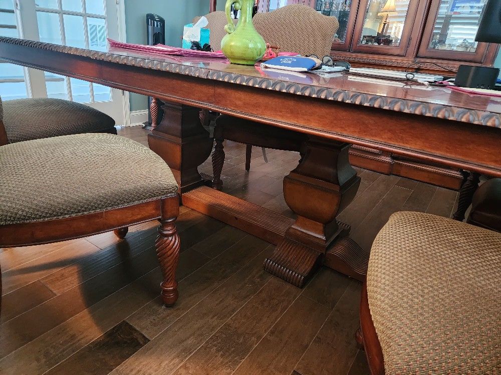Hickory White Legends Dining Set