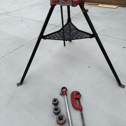 Pipe Threader And Table 