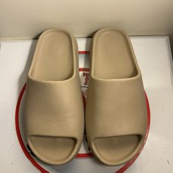 Yeezy Slides Size 10