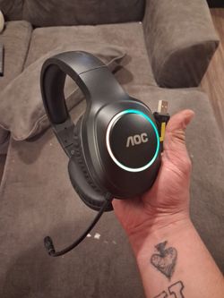 Wireless gaming headset.