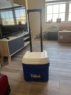 Igloo 16 QT Laguna Ice Chest Cooler with Wheels, Blue