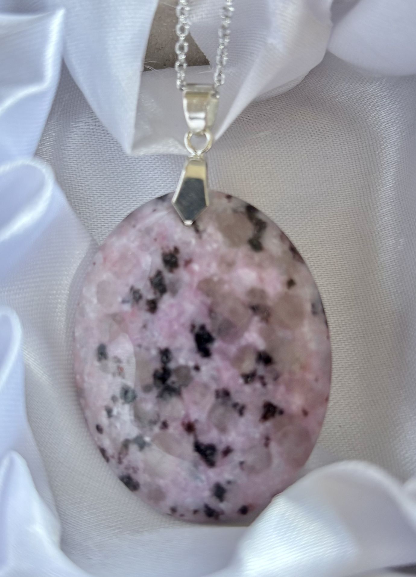Purple Quartz Oval Pendant with Necklace (20") 57.00 ctw