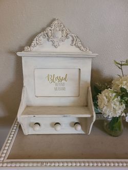 Shabby chic shelf
