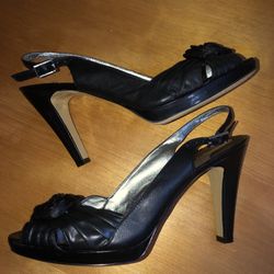Bandolino size 10 black flower strap back heels