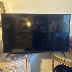55” Roku Smart Tv  With Remote - Made By Insignia
