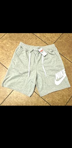 Nike loos fit at knee length shorts  large