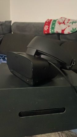 Oculus Lenovo VR headset and controllers