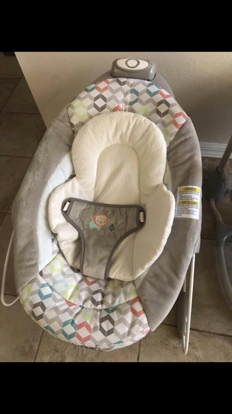 Matching bouncer and swing Baby gear