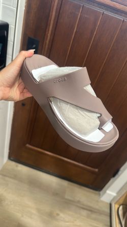 Size 8 crocs