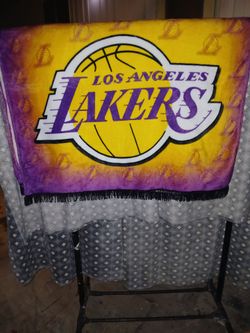 Lakers Fleece Poncho w/Hood