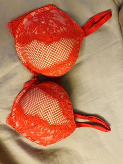 ***NWOT Victoria’s Secret bombshell push-up Cherry red ****