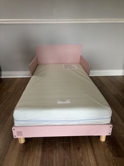 GAP toddler bed and mattress