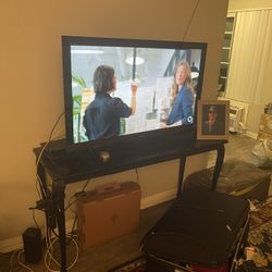 TV. Sony 50 Inches And The stand 