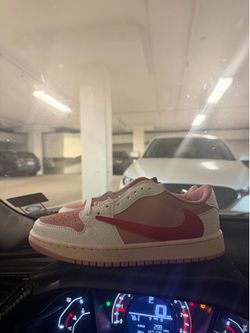 Travis Scott Jordan low 1 pink size 5.5, 7 in women