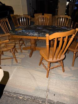 Large oak table with removable leafs