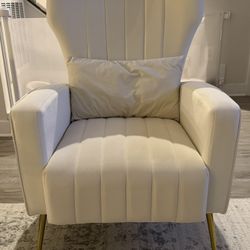 2 Sets Of Arm Chair Really Good Condition. 