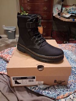 Dr. Martens Combs Tech II