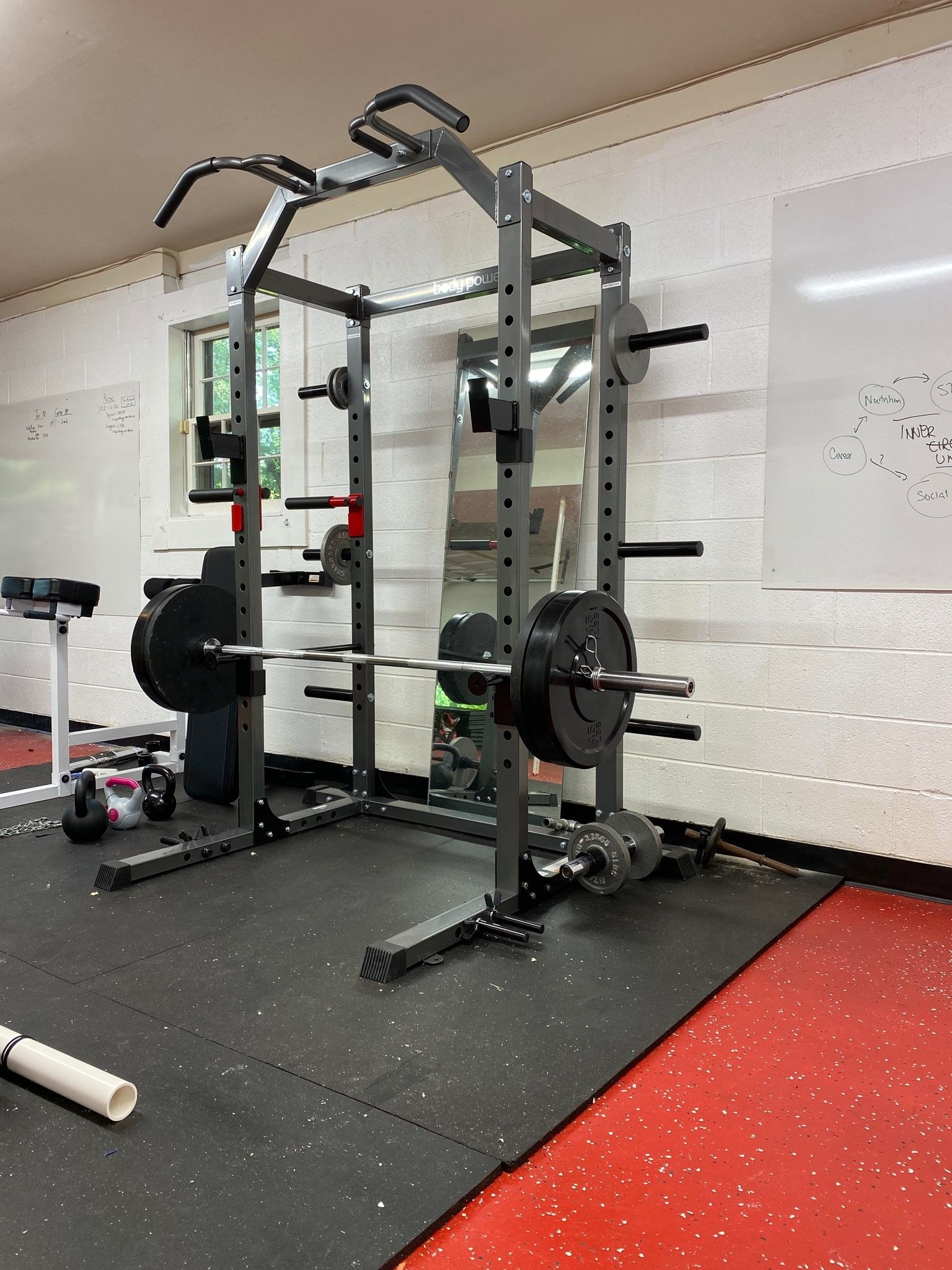 Brand new 800 lb capacity squat cage with dips