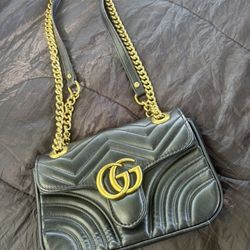 Gucci GG Marmont Small Shoulder Handbag(new)