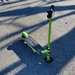 Electric razor scooter