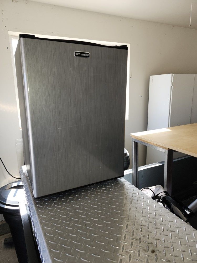 Nice Mini FRIDGE