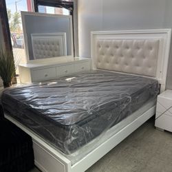 4 Pcs Queen Bedroom Set White Color With Led Lights 