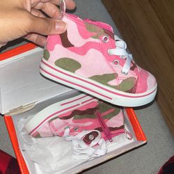 Girls Camo Shoe