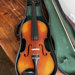 Antonius Stradivarius Cremonenfis Faciebat Anno 17 Full Sized Violin with Hard Case