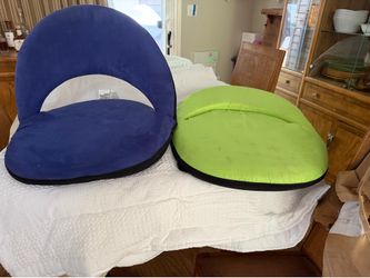 Cushioned folding stadium seats