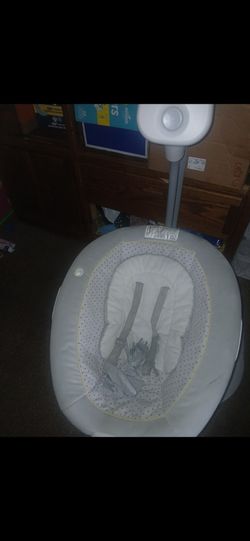 Graco Sway2Me Swing with Portable Bouncer.
