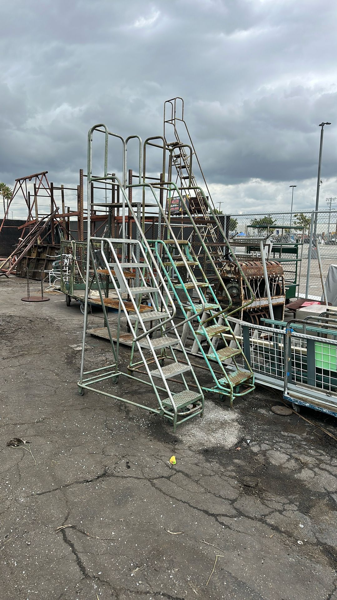 Metal Step Ladder 16 Ft An 9 Ft