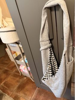 Baby sling carrier