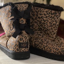 Girls UGH Boots USA size 3