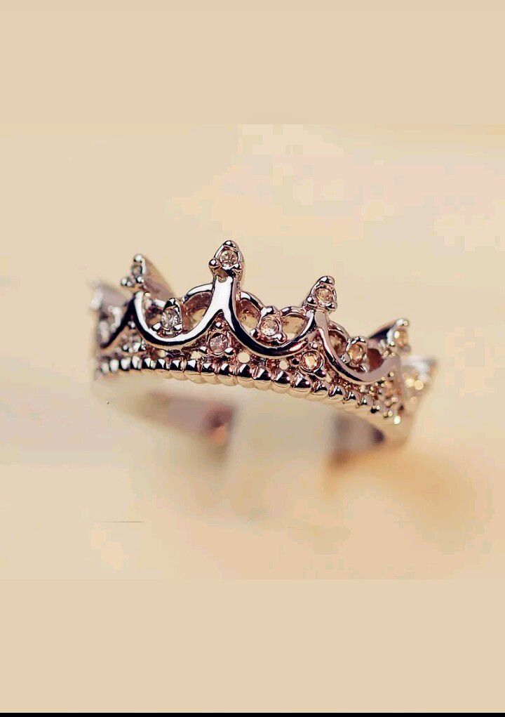 Queen ring