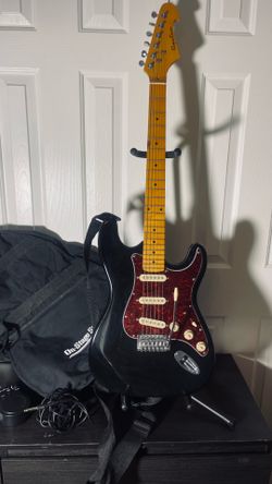 Gently used electric guitar w/everything in picture