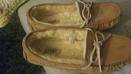 in new condtn uggs size 9 wmns if up i hve it